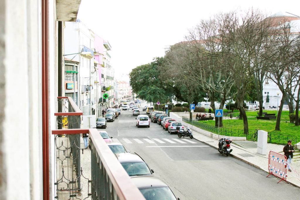 Joivy Modern 1-Bed Apt With Terrace, Moments From Sao Bento Palace Lisbon Exterior photo