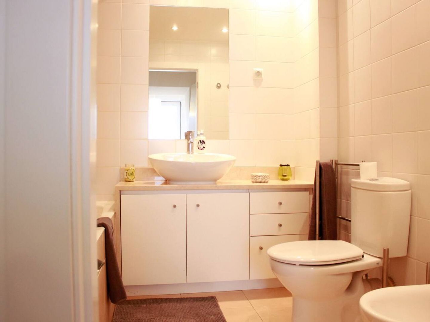 Joivy Modern 1-Bed Apt With Terrace, Moments From Sao Bento Palace Lisbon Exterior photo